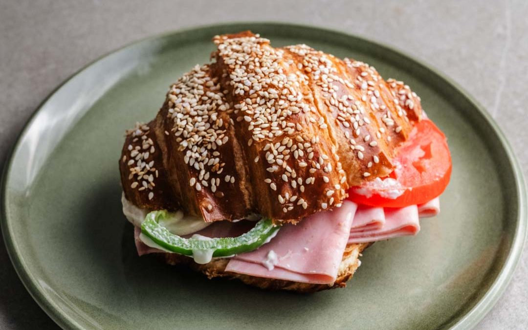 Laugencroissant gefüllt