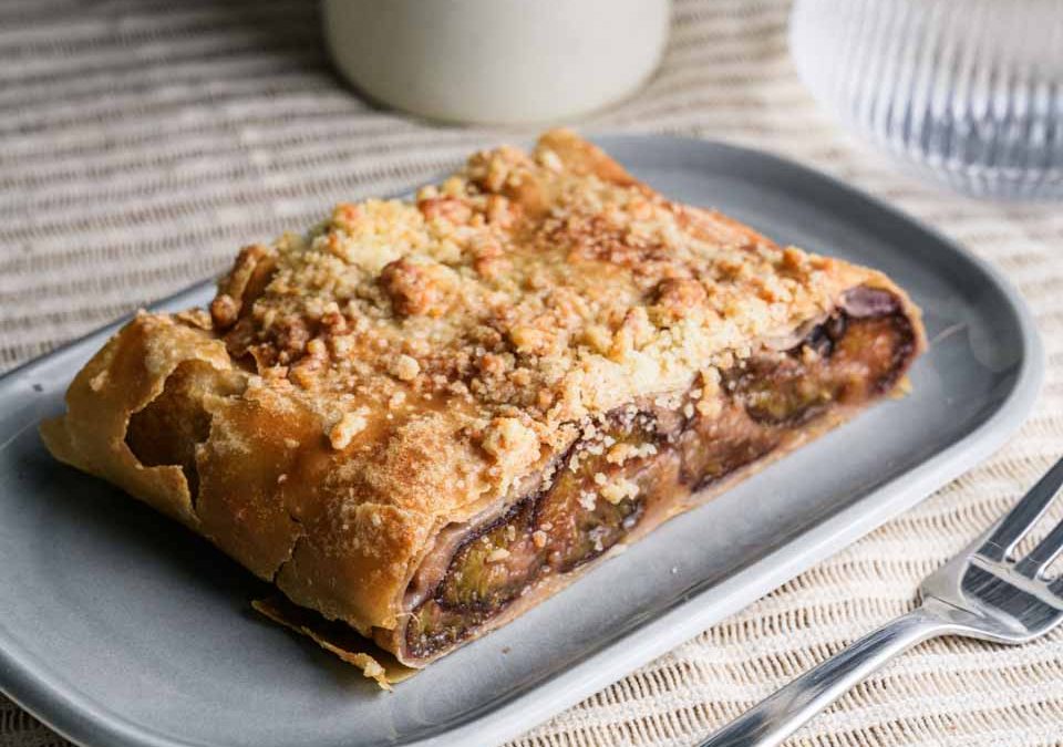 Zwetschkenstrudel mit Streusel